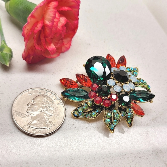 Holiday Celebrations Red & Green Crystals Brooch Pin Pendant Necklace NWT - Picture 2 of 9